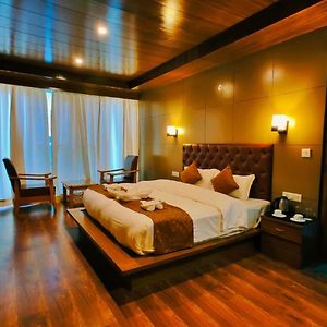 Vista Resort, Manali - ! Near Mall Road !! Hot & Cold Ac Rooms !! Best Selling !! Big Parking !! Luxury Collection !! Open Terrace !! Lift !! Playing Zone !! Property Of The Year !